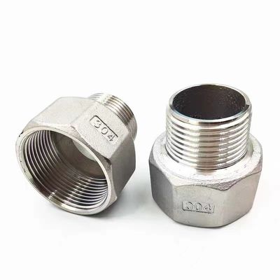 En el caso de los productos de acero inoxidable, se utilizará un adaptador de acero inoxidable de tipo masculino a femenino, de 3/4" de longitud y de 1/2" de longitud.