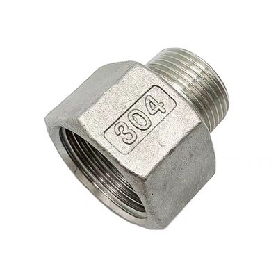 En el caso de los productos de acero inoxidable, se utilizará un adaptador de acero inoxidable de tipo masculino a femenino, de 3/4" de longitud y de 1/2" de longitud.
